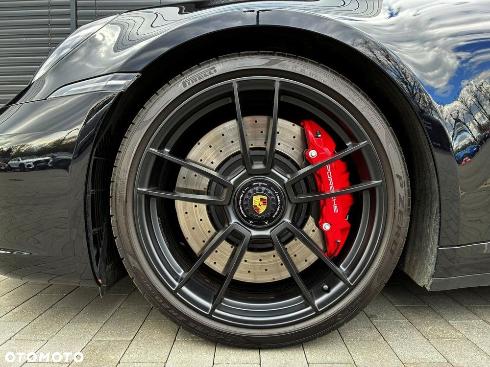 Porsche 911 Carrera 4 GTS - 10