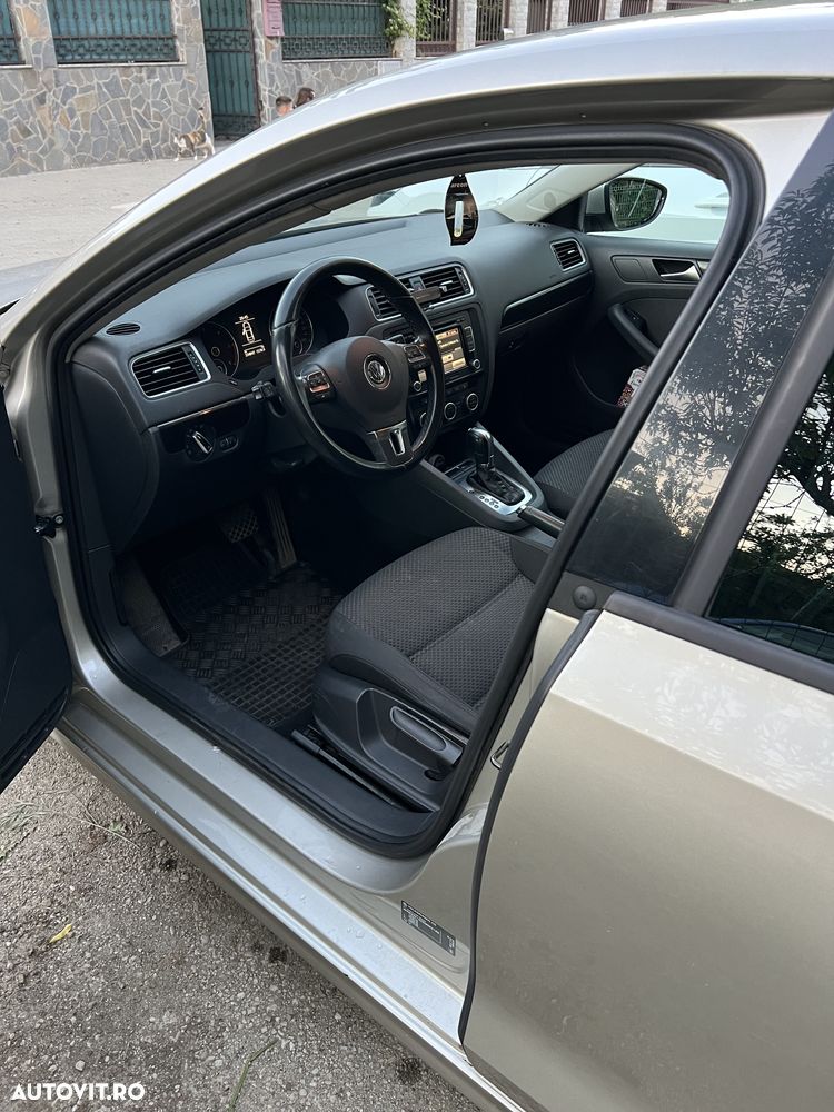 Volkswagen Jetta 1.6 TDI CR DPF DSG Comfortline - 6
