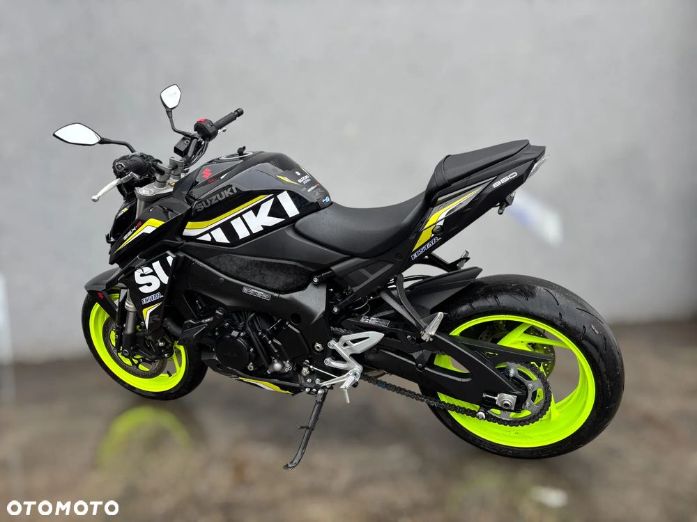 Suzuki GSX - 4