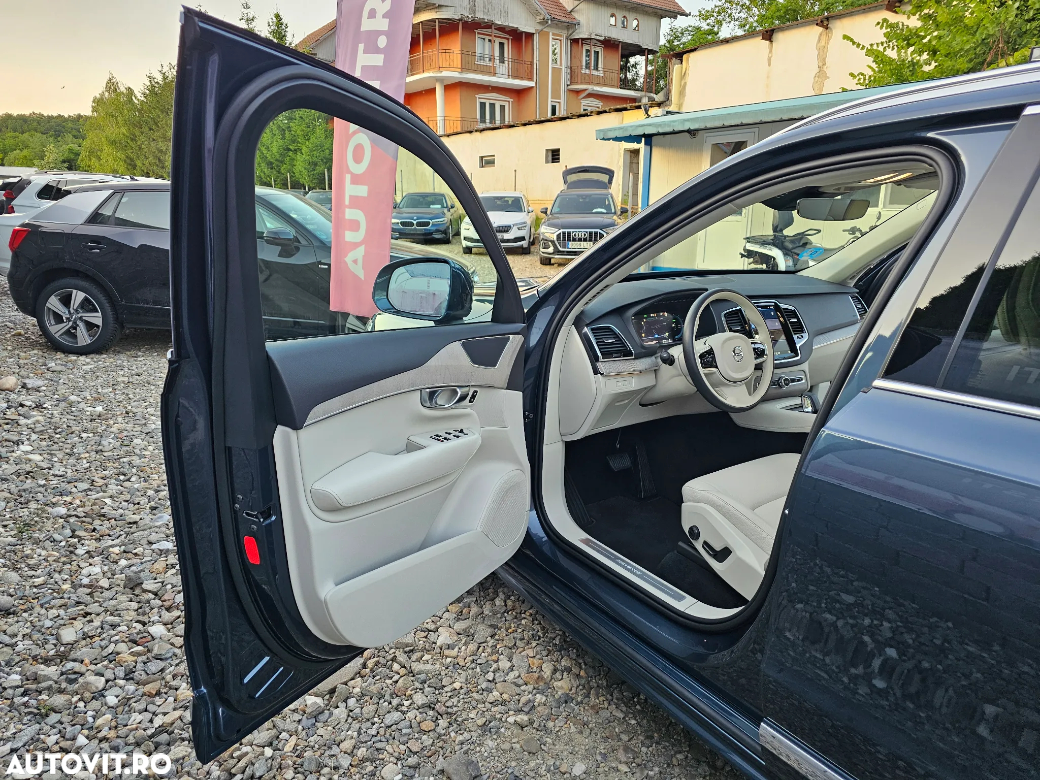 Volvo XC 90 T8 AWD Plug-in Hybrid Plus Dark - 17