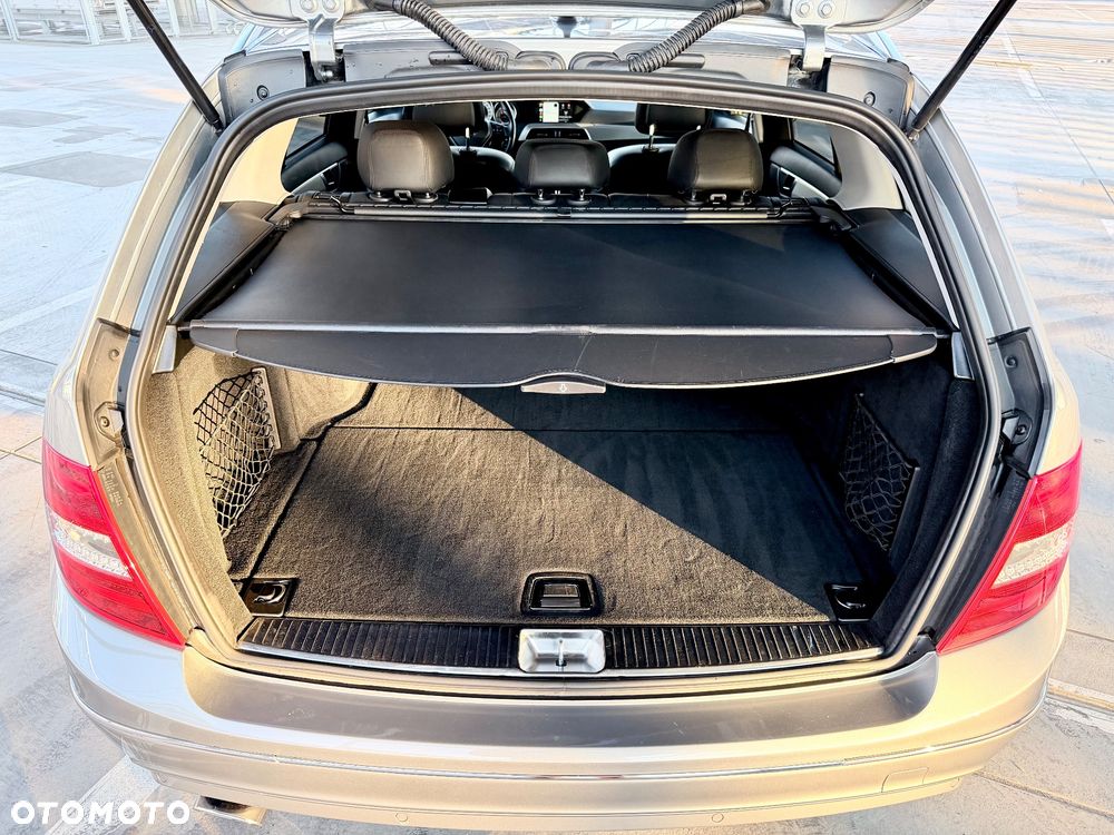 Mercedes-Benz Klasa C 220 CDI DPF BlueEFFICIENCY 7G-TRONIC Avantgarde Edition - 34