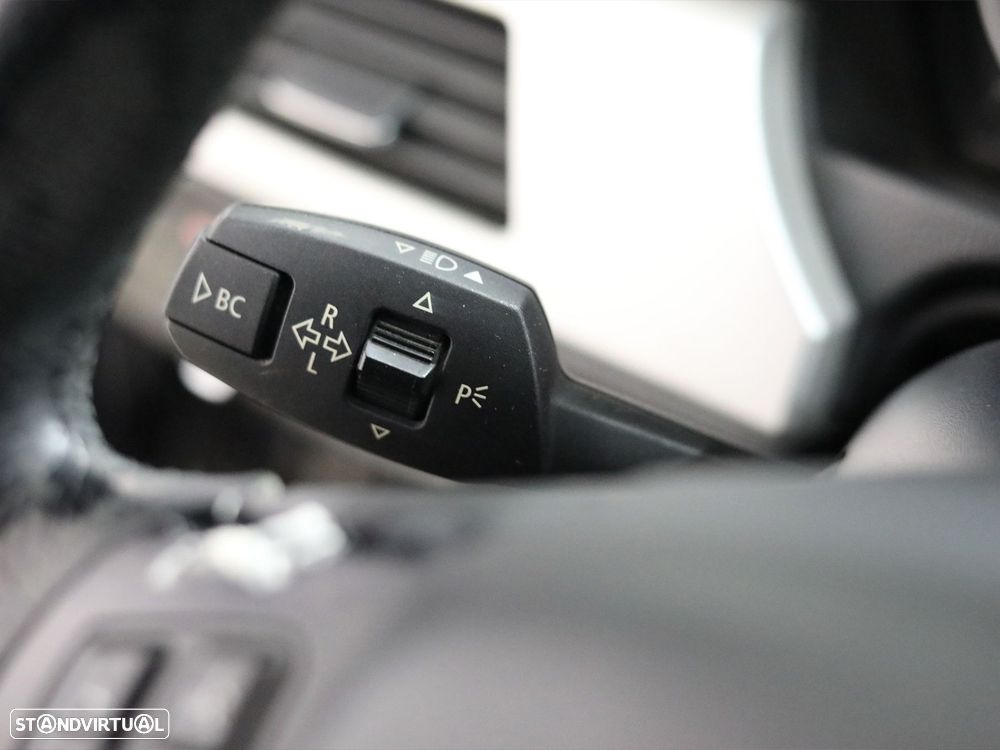 BMW 318 d Line Sport - 17