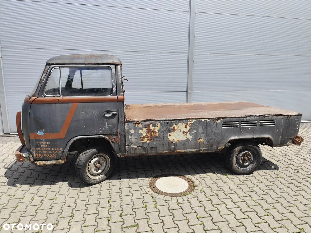 Volkswagen bus - 2