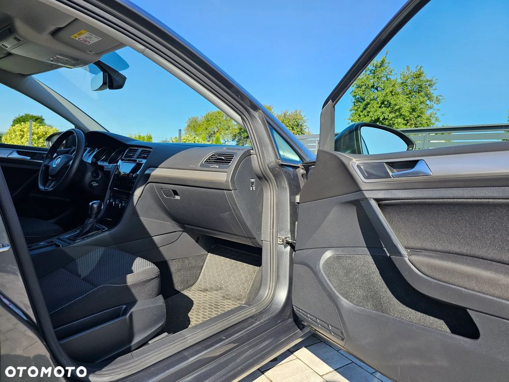 Volkswagen Golf - 36