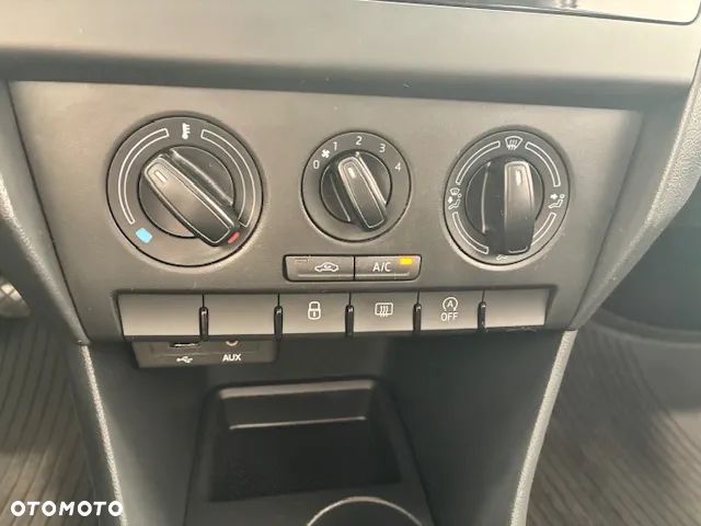 Skoda RAPID 1.2 TSI Ambition - 21