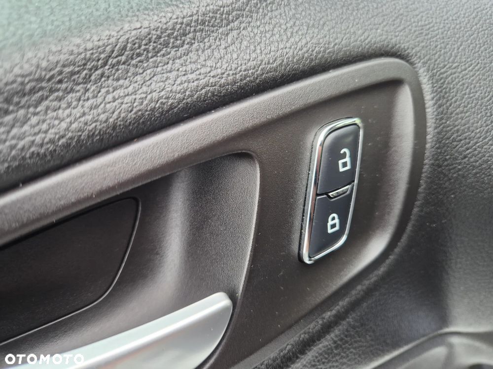 Ford Kuga 2.0 TDCi 4x4 Titanium - 24