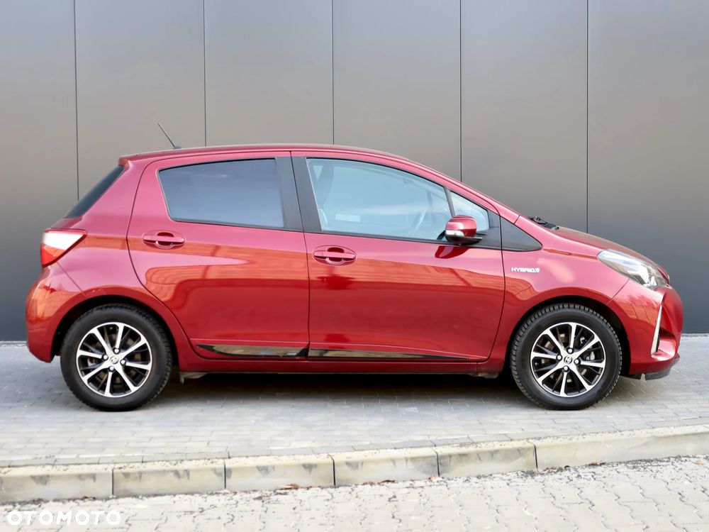 Toyota Yaris Hybrid 100 Premium EU6 - 6