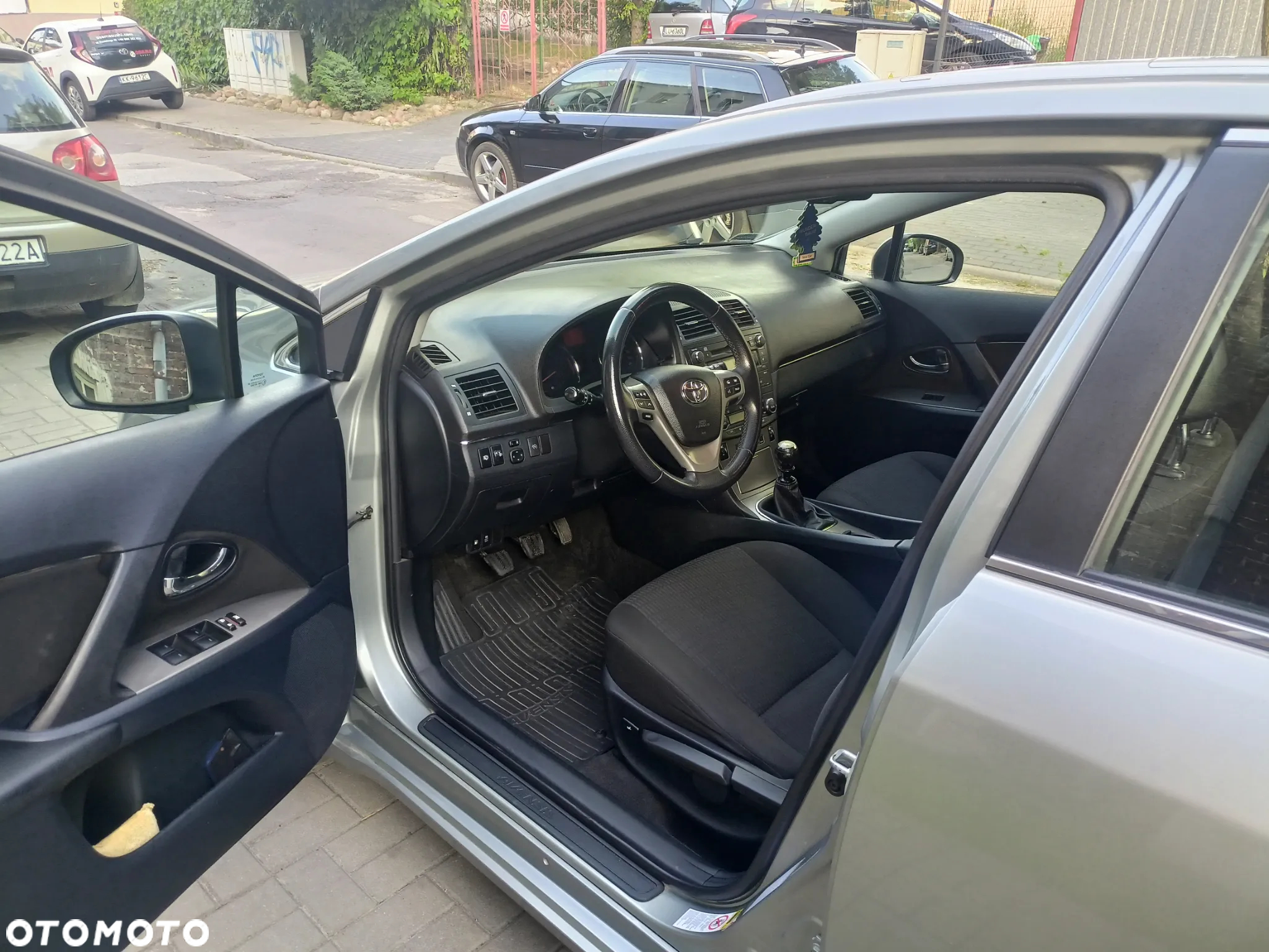 Toyota Avensis 1.8 Premium - 6