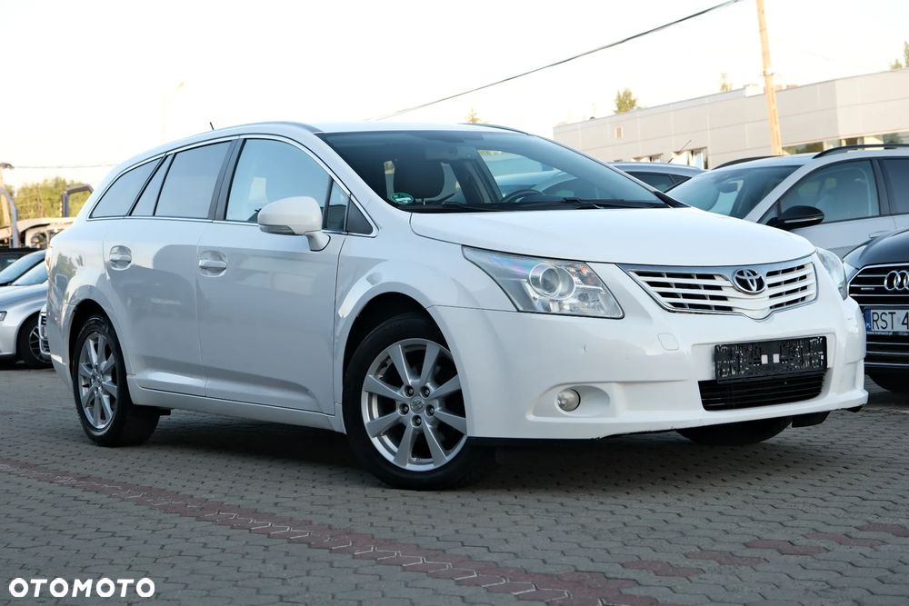 Toyota Avensis 1.8 Luna - 17