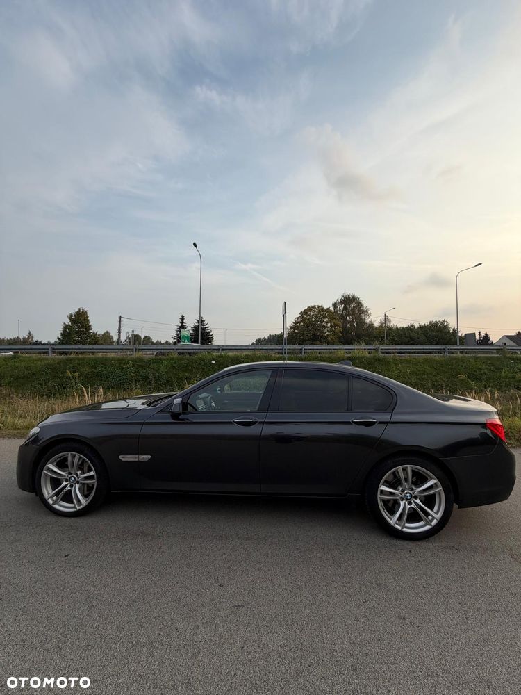 BMW Seria 7 750i xDrive - 3