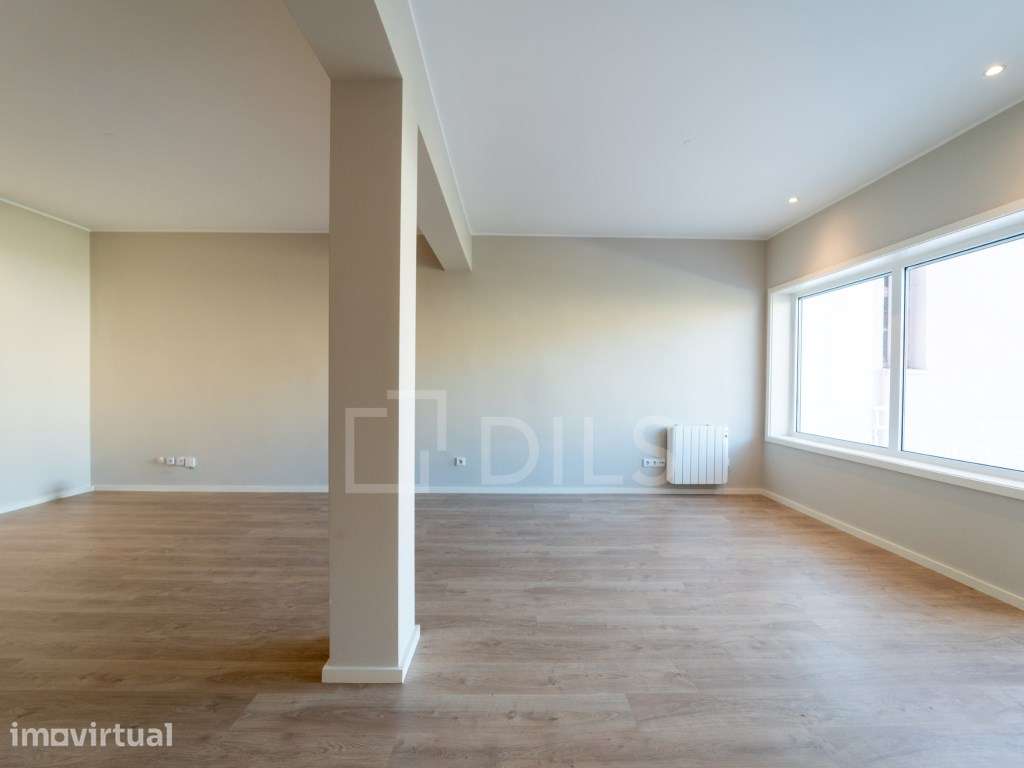 Apartamento T2 Renovado com Garagem junto à Boavista - Grande imagem: 3/25