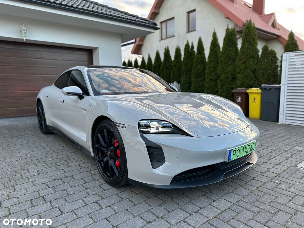 Porsche Taycan - 1