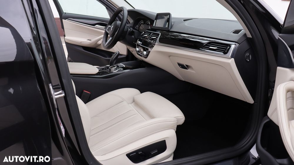 BMW Seria 5 520d AT - 13