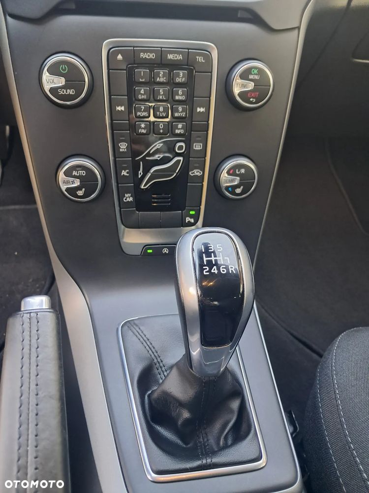Volvo V40 Cross Country - 12
