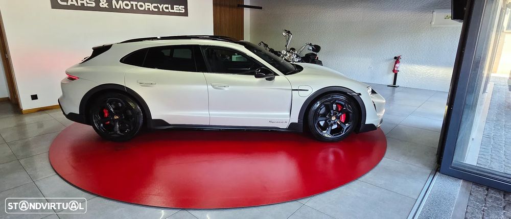 Porsche Taycan Cross Turismo 4S - 24