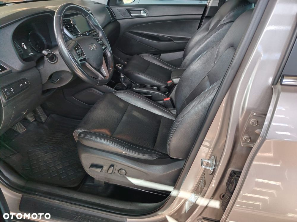 Hyundai Tucson 1.7 CRDI BlueDrive Comfort 2WD - 11