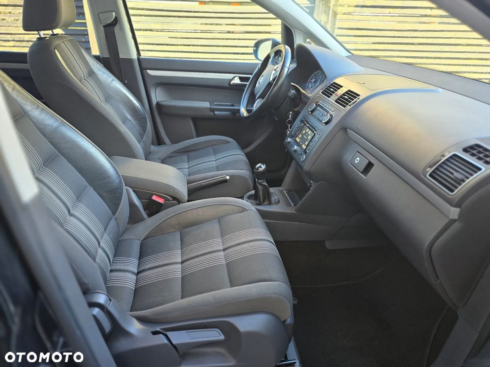 Volkswagen Touran 1.2 TSI MATCH - 11