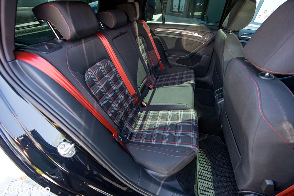 Volkswagen Golf 2.0 TSI DSG GTI - 32