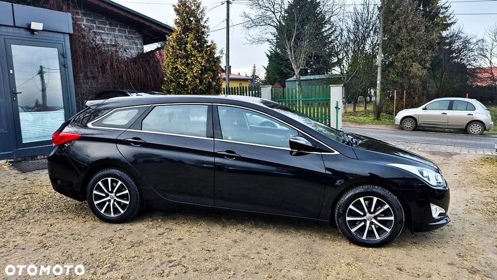 Hyundai i40 Kombi blue 1.6 Family+ - 10