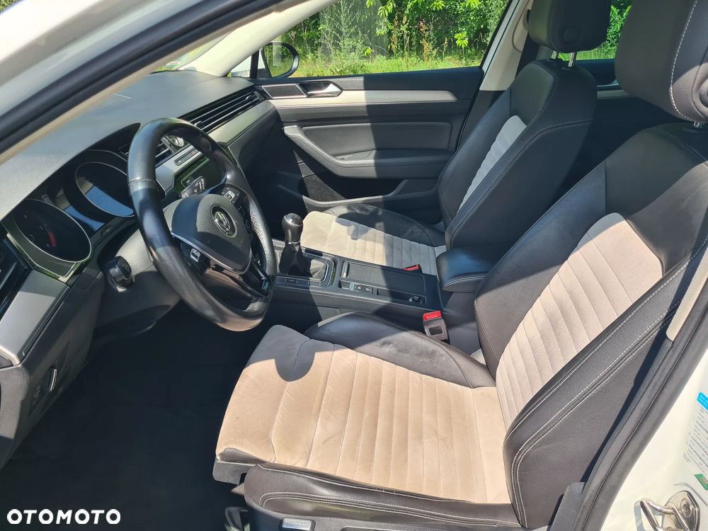 Volkswagen Passat - 12