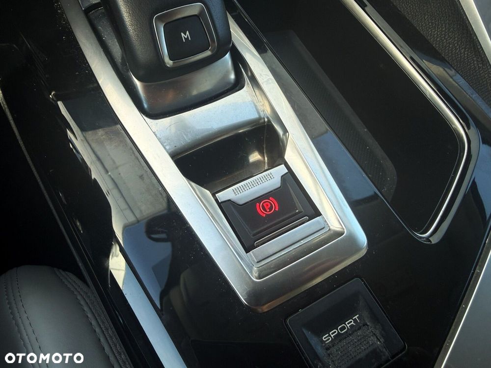 Peugeot 3008 1.2 PureTech Allure S&S EAT8 - 23