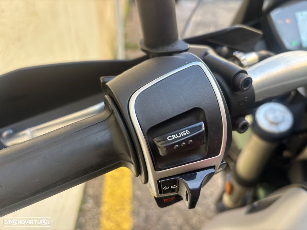 Moto Guzzi V85 TT Centenário - 5