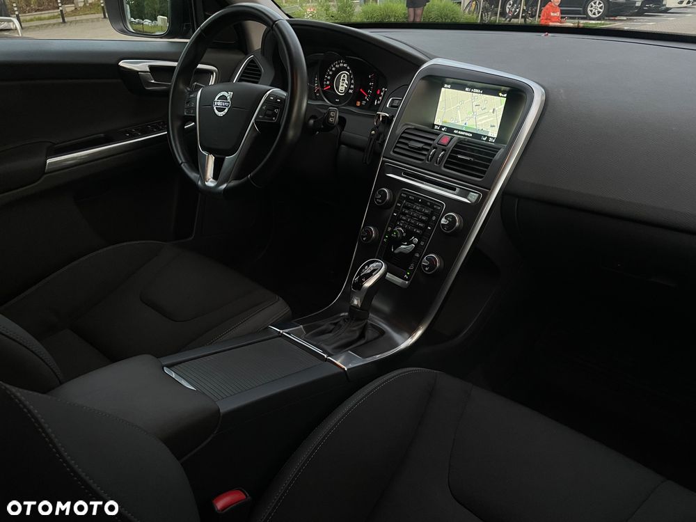Volvo XC 60 D4 AWD Momentum - 22