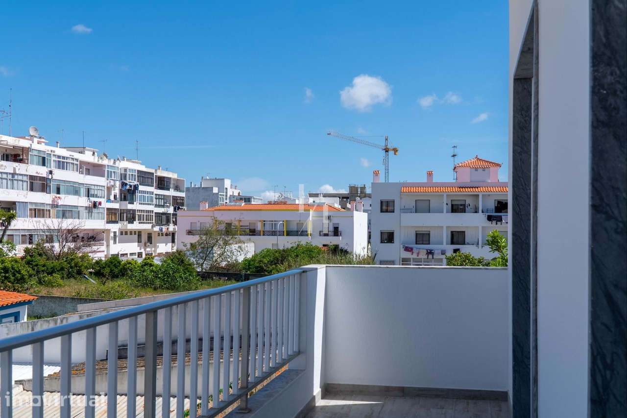 Apartamento T2 renovado para venda em Quarteira - Grande imagem: 2/21