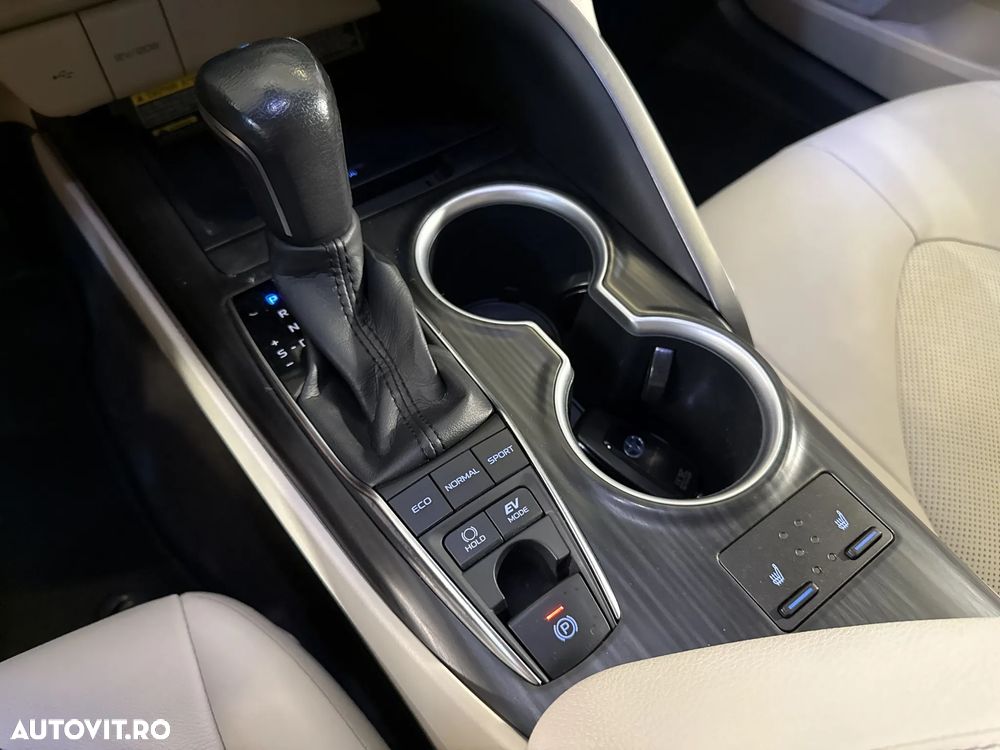 Toyota Camry - 18