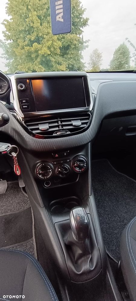 Peugeot 208 82 PureTech Style - 11