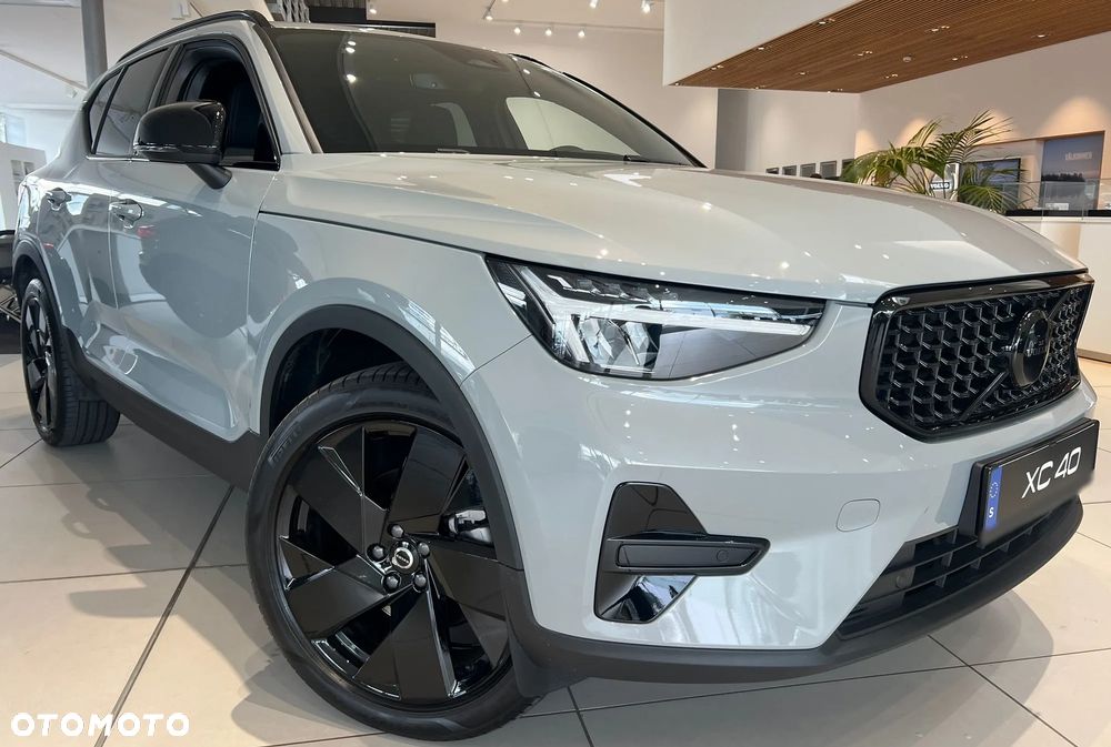 Volvo XC 40 B4 AWD Plus Dark - 5
