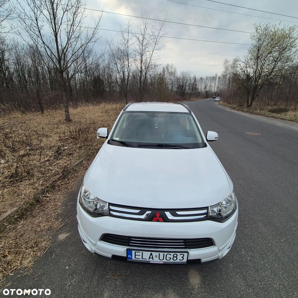 Mitsubishi Outlander - 2