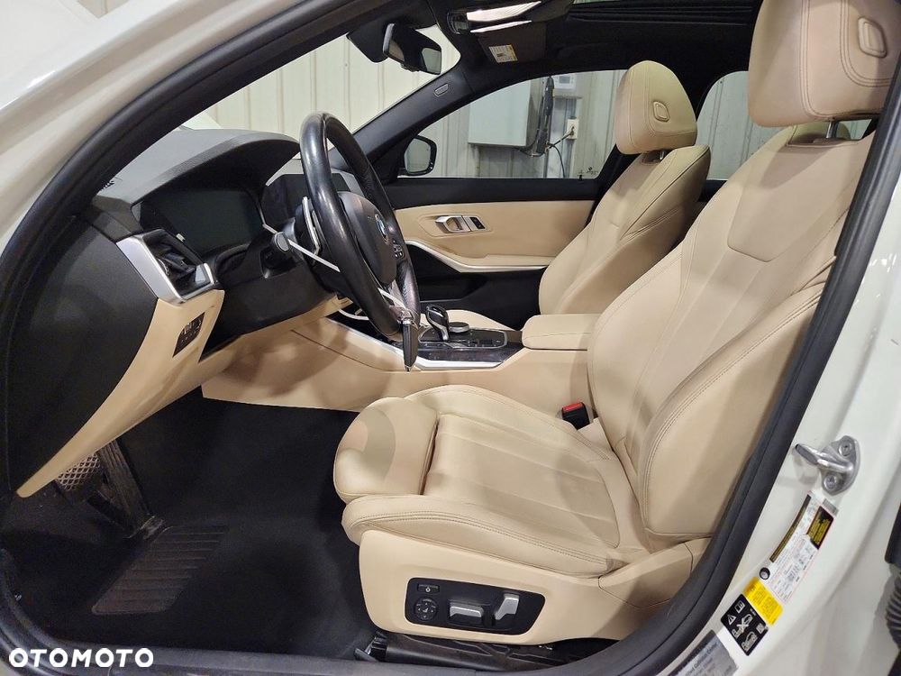 BMW Seria 3 330i Sport Line - 8