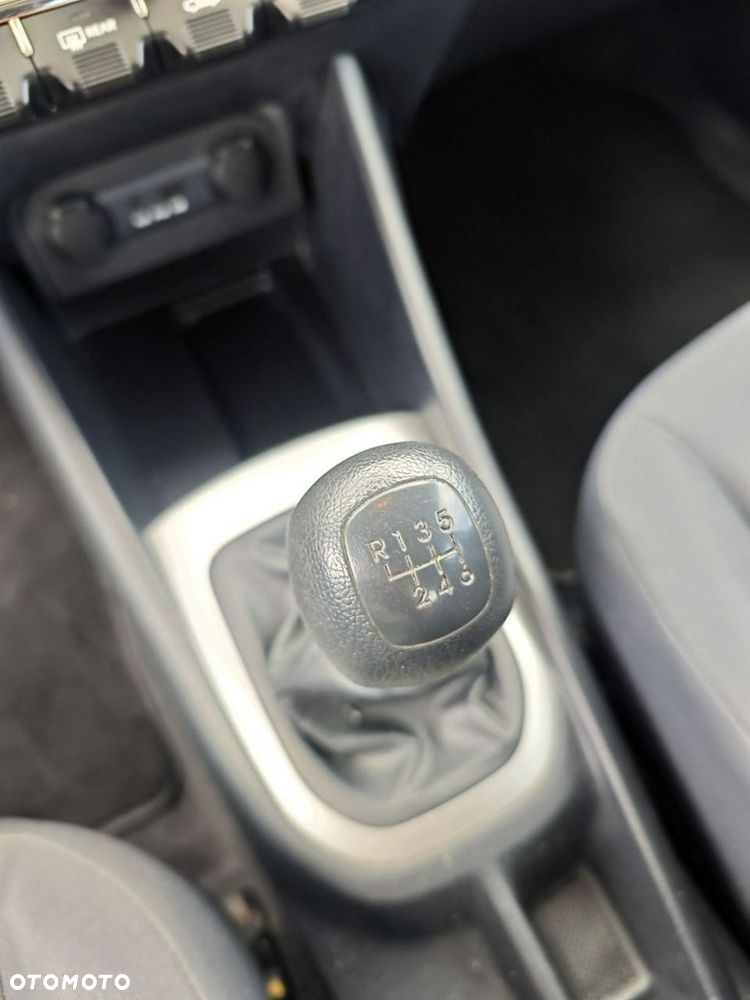 Kia Rio - 12
