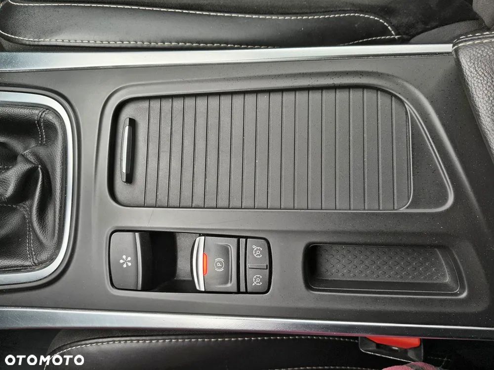 Renault Megane ENERGY TCe 130 Start & Stop LIMITED - 33