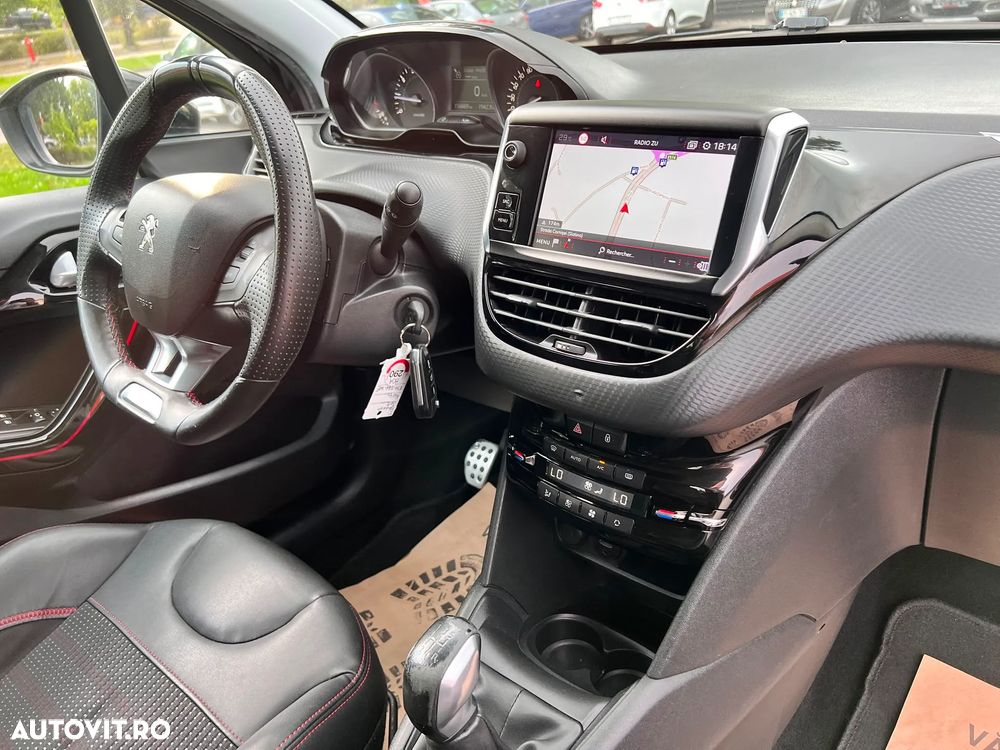 Peugeot 208 1.2 L PureTech Turbo STT Allure - 17
