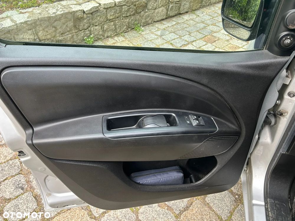 Opel COMBO-D-VAN - 12