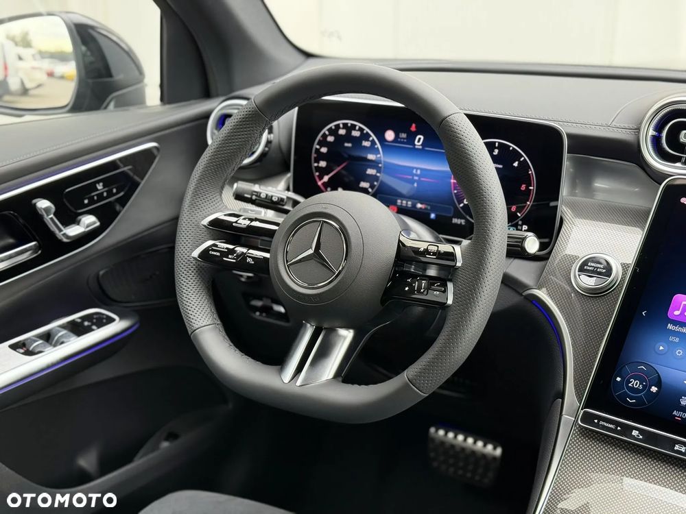 Mercedes-Benz GLC - 32