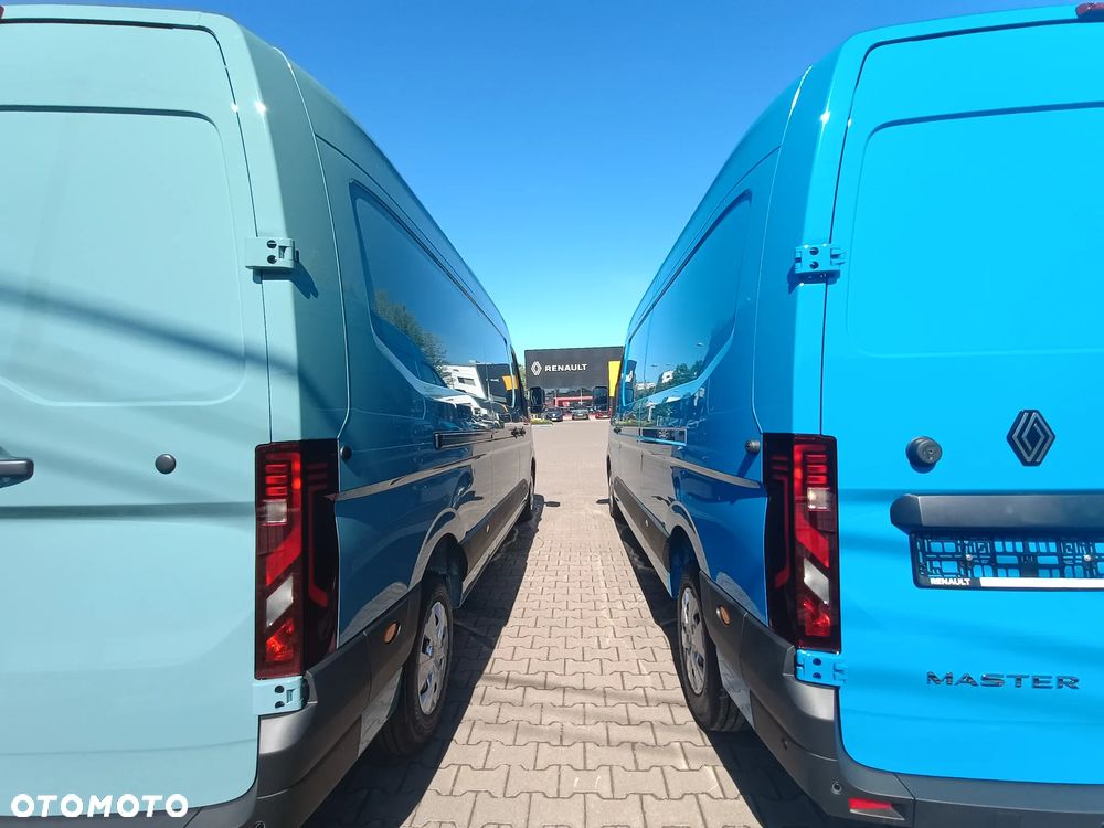 Renault Master L3H2 niebieski - 4
