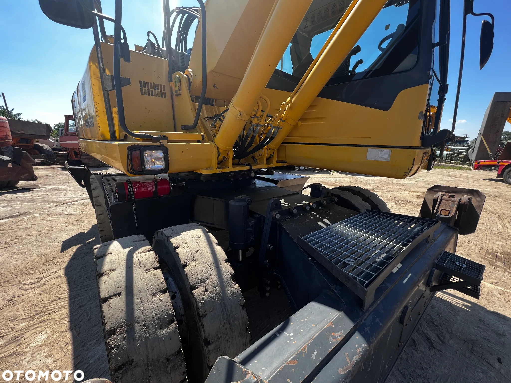 Komatsu PW220MH-7K - 10