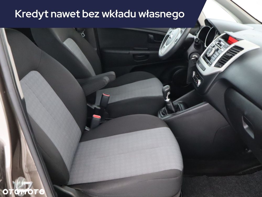 Kia Venga - 11