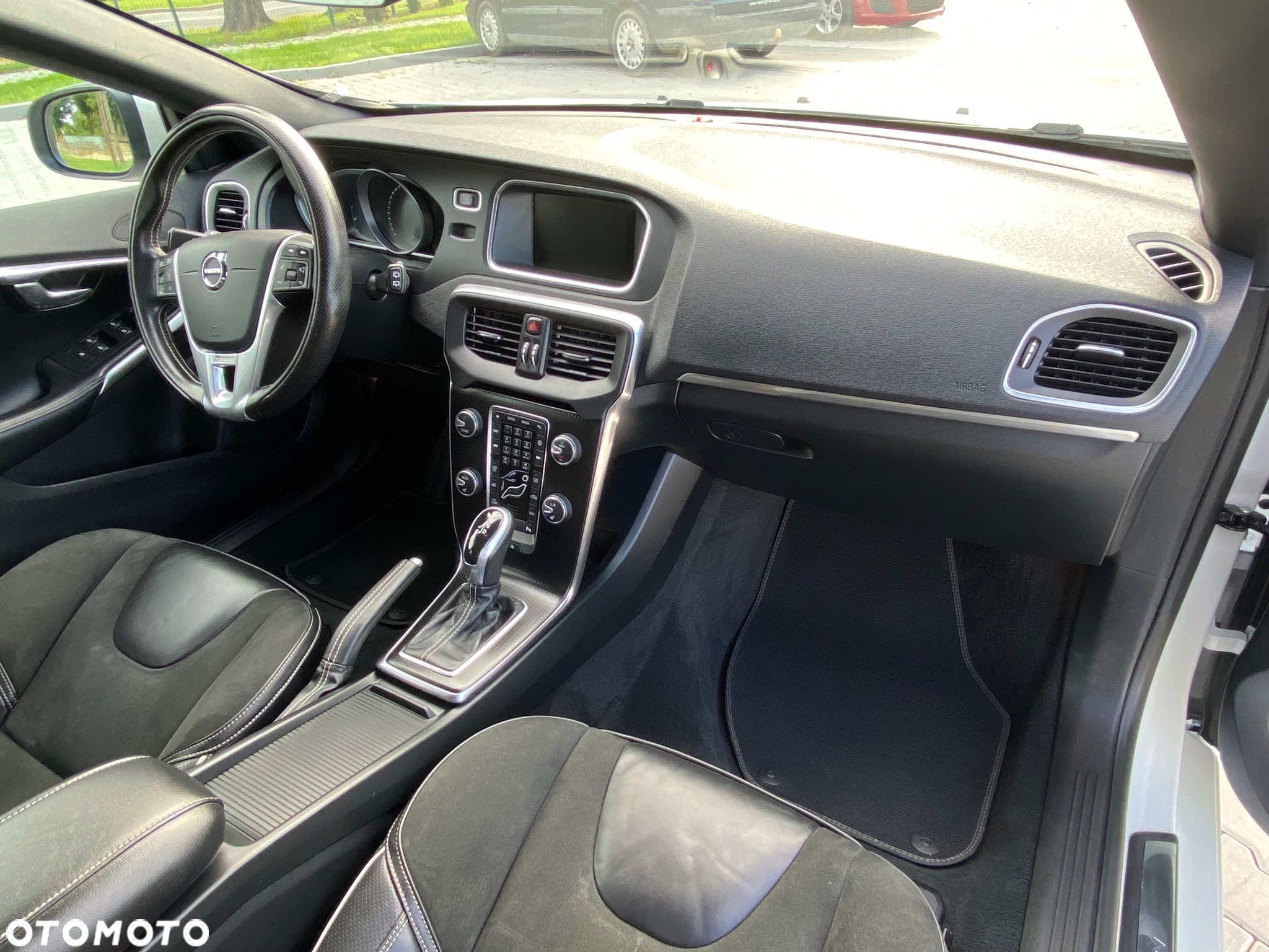 Volvo V40 D2 Drive-E SCR R-Design Momentum - 9