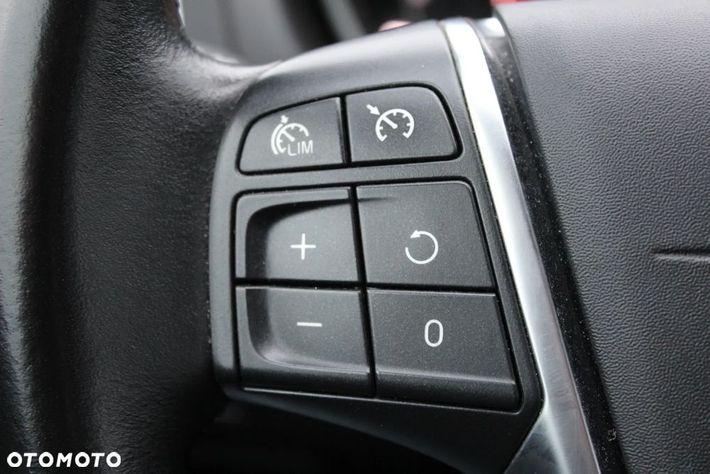 Volvo V40 D2 Momentum - 16