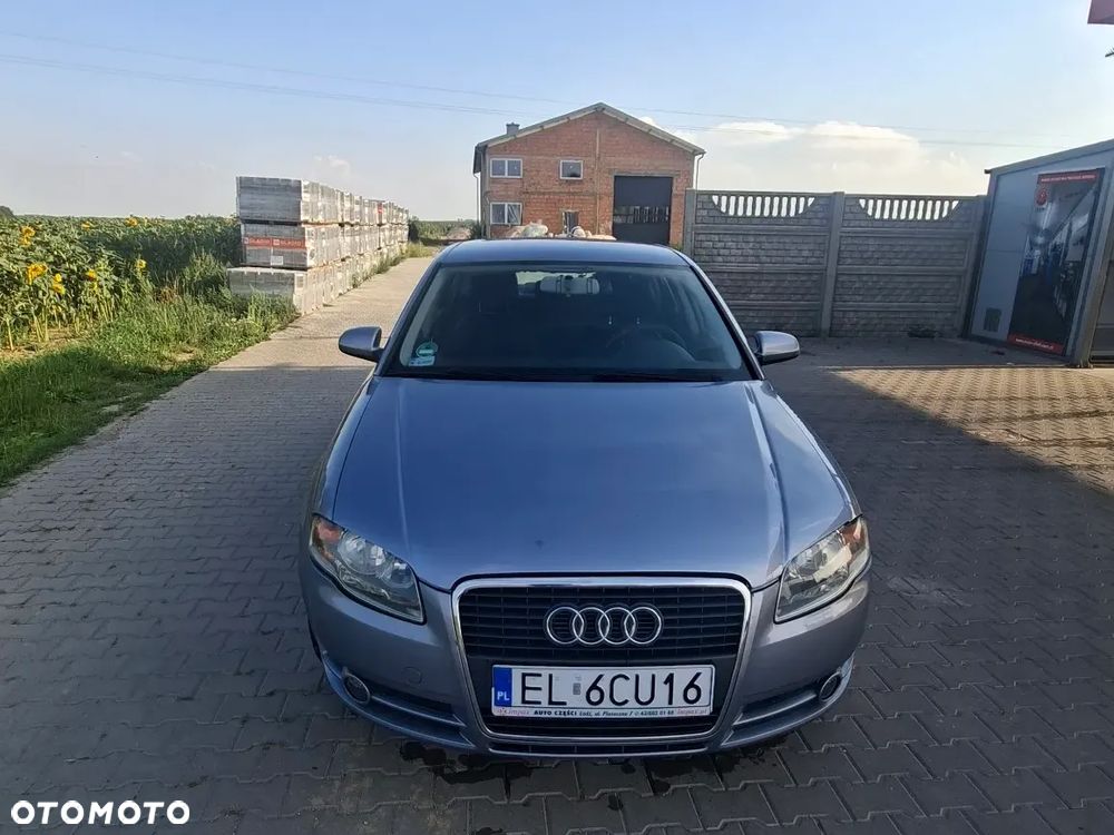 Audi A4 Limousine - 1