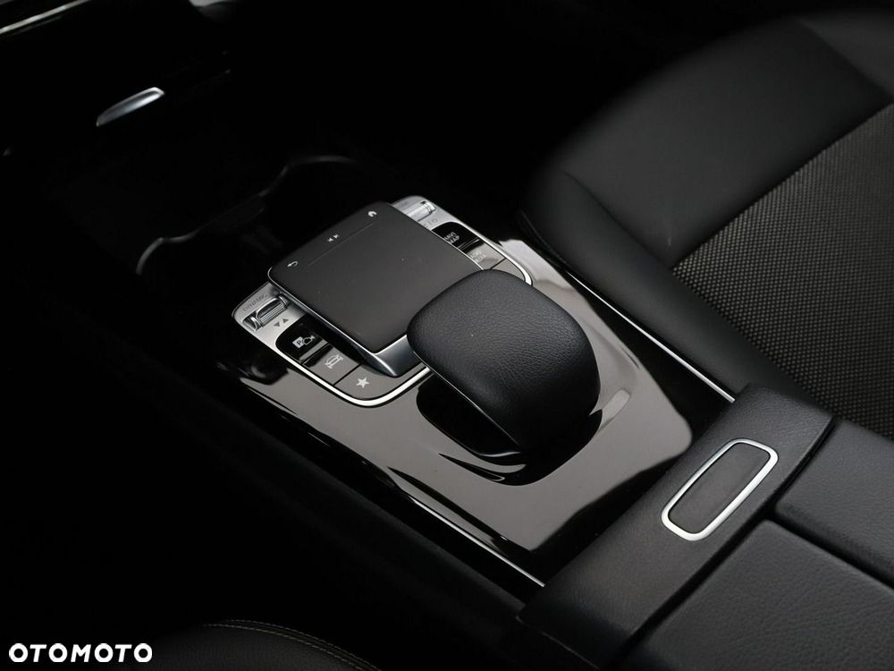 Mercedes-Benz CLA 180 d 7G-DCT - 29