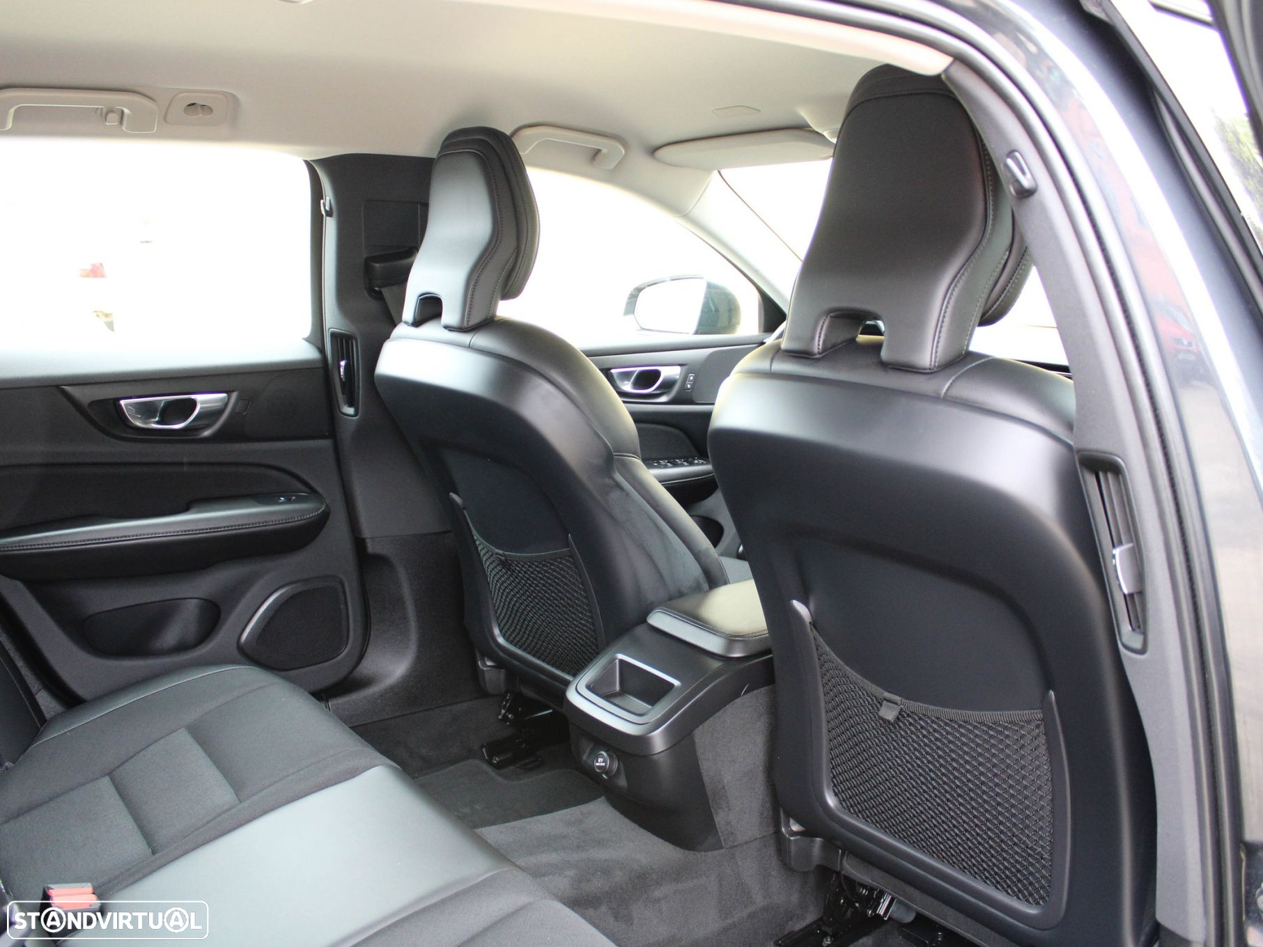 Volvo V60 2.0 D3 Momentum - 54