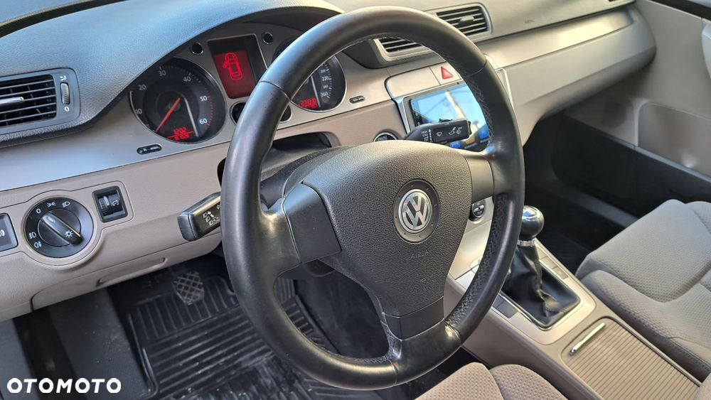 Volkswagen Passat 2.0 TDI DPF Highline - 28
