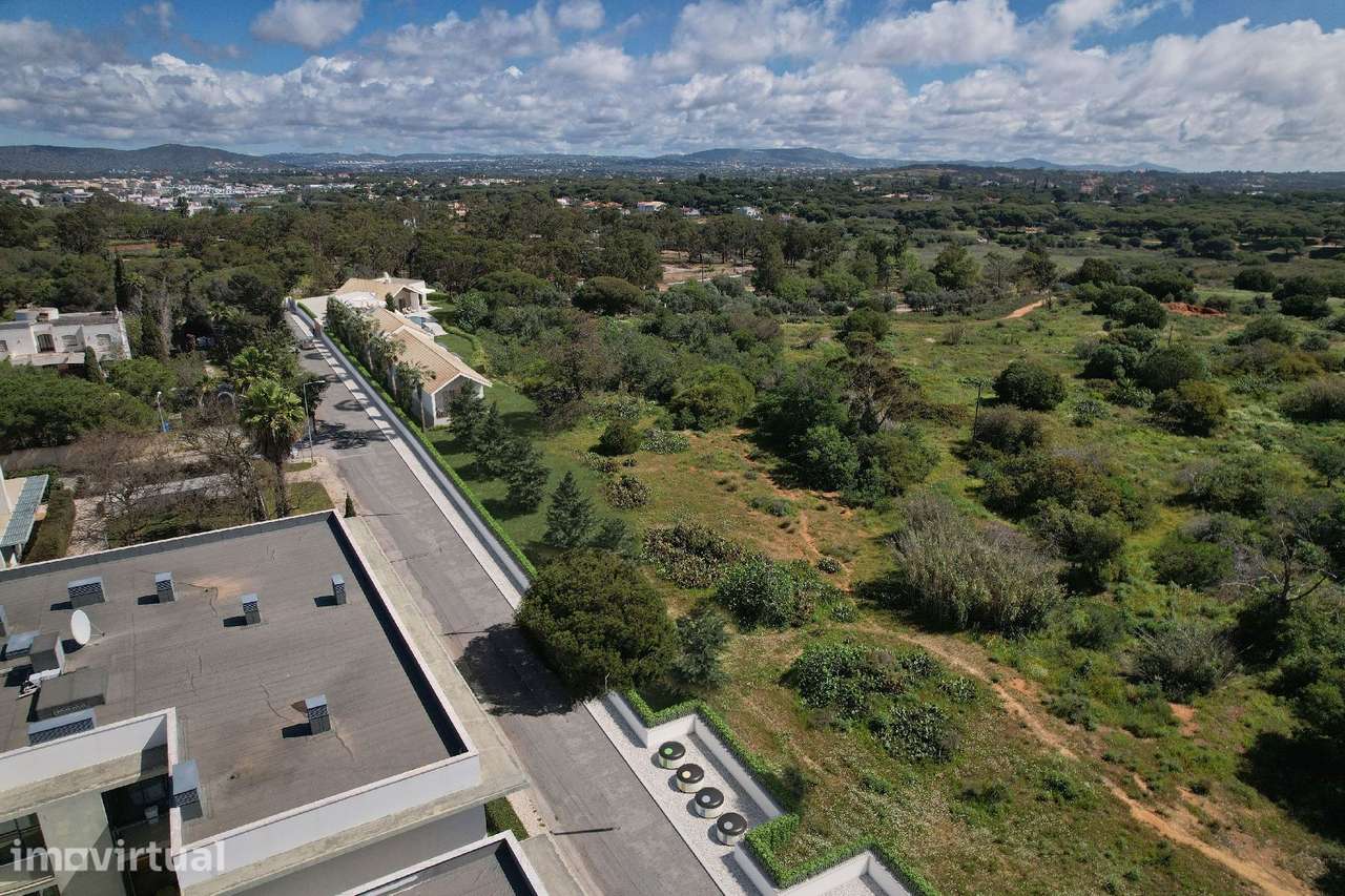 Terreno a 100 metros da praia em Quarteira com 2.4 ha - Grande imagem: 5/12