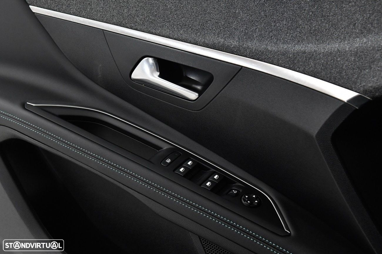 Peugeot 3008 1.2 PureTech Allure Pack EAT8 - 17