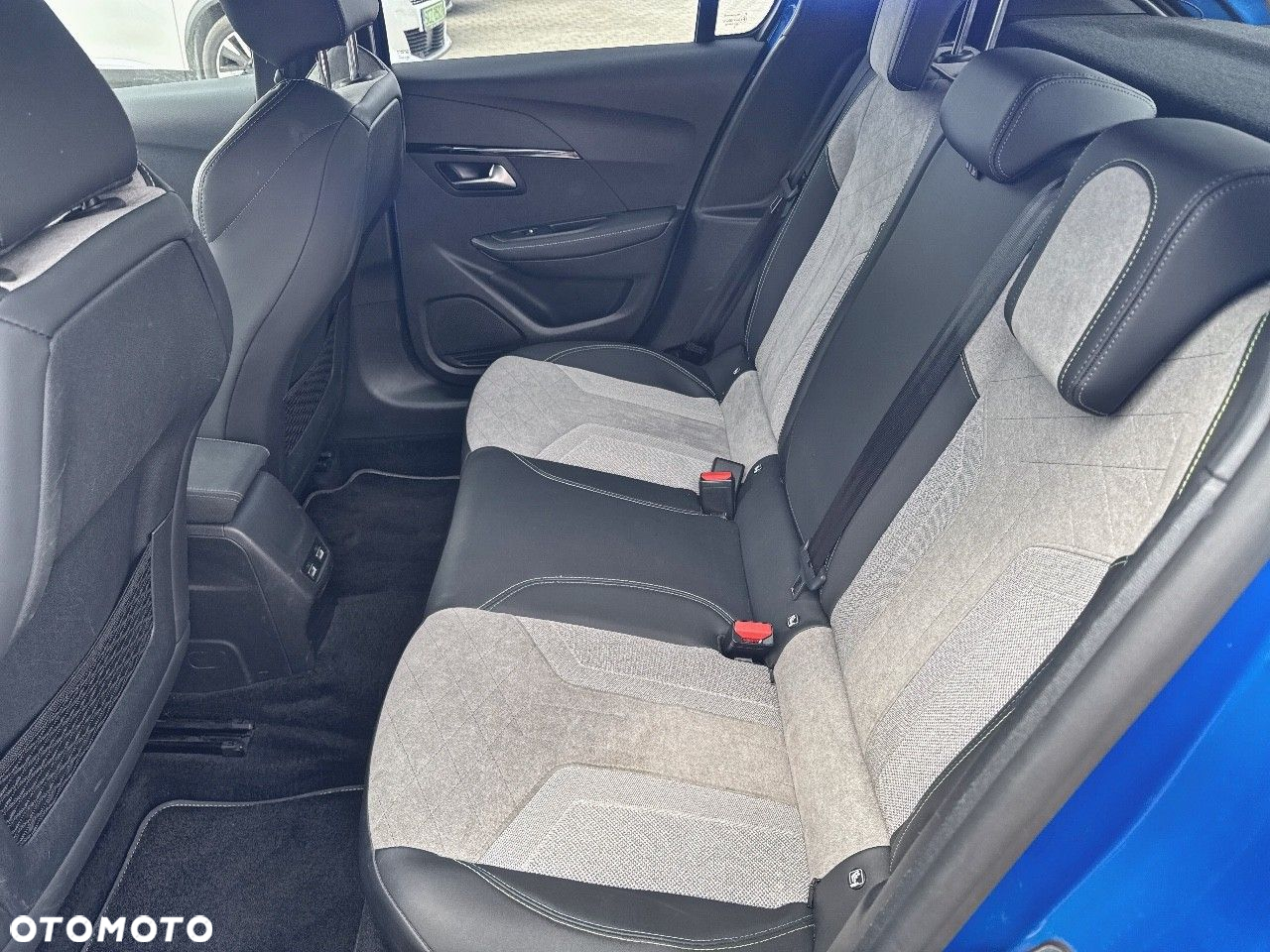 Peugeot 208 e-208 GT - 10
